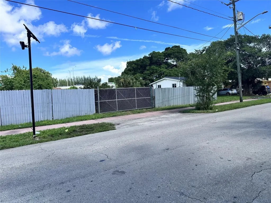 Near 616 NW 22nd Road Fort Lauderdale FL 33311