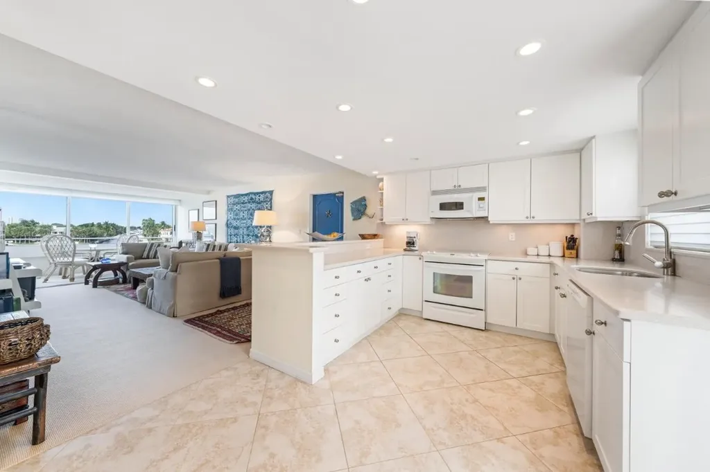215 N Birch Road Fort Lauderdale FL 33304