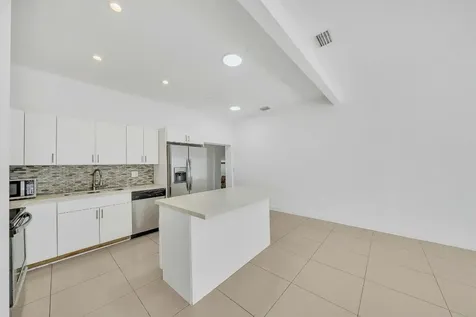 16010 NE 5th Avenue Miami FL 33162