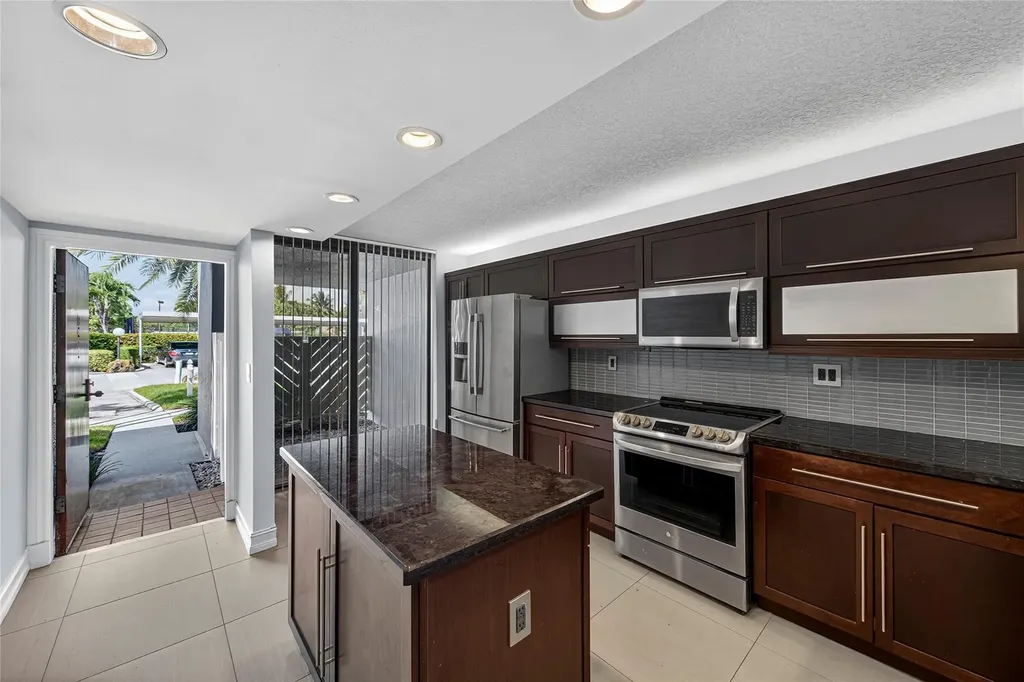 1100 SE 5th Court Pompano Beach FL 33060