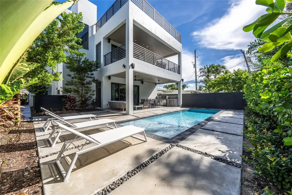 3320 NE 17th Street Fort Lauderdale FL 33305