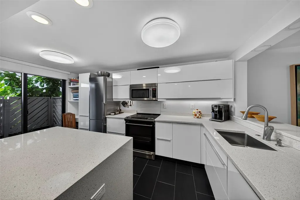 1100 SE 5th Court Pompano Beach FL 33060