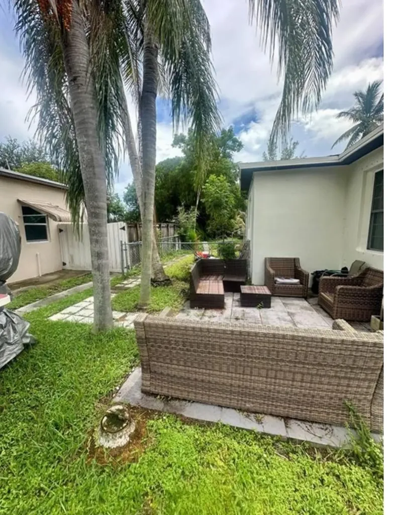 2520 Fillmore Street Hollywood FL 33020