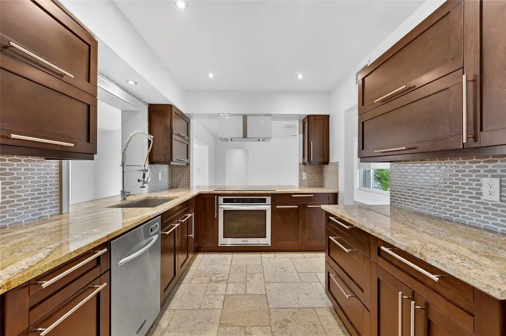 2110 NE 56th Street Fort Lauderdale FL 33308