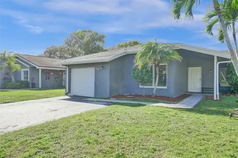 967 NW 89th Avenue Plantation FL 33324