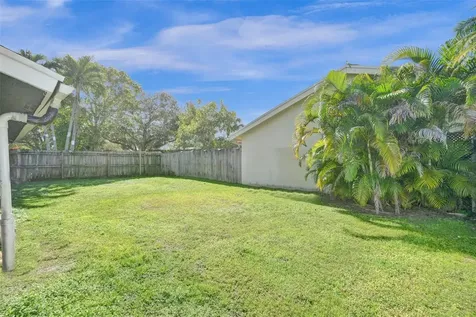 967 NW 89th Avenue Plantation FL 33324