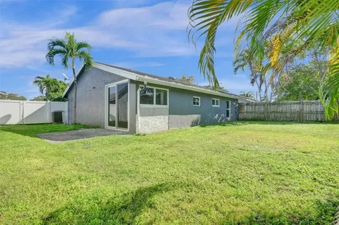 967 NW 89th Avenue Plantation FL 33324