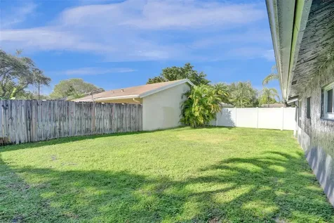 967 NW 89th Avenue Plantation FL 33324