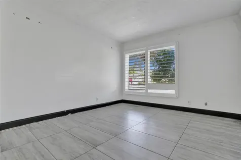 967 NW 89th Avenue Plantation FL 33324