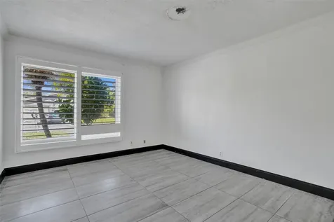 967 NW 89th Avenue Plantation FL 33324