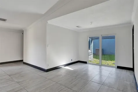 967 NW 89th Avenue Plantation FL 33324