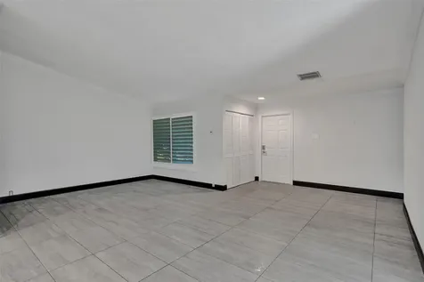 967 NW 89th Avenue Plantation FL 33324