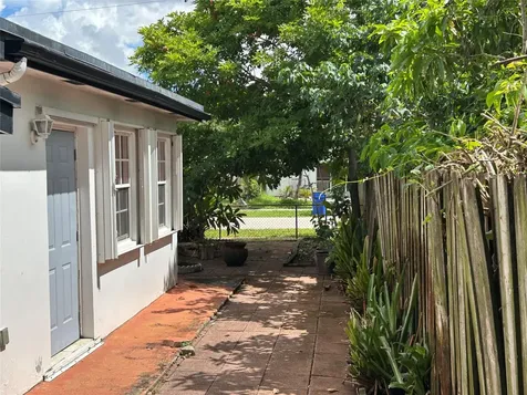 Lauderdale Lakes FL 33319