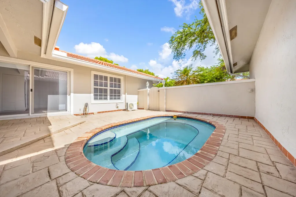 4106 Carriage Drive Pompano Beach FL 33069
