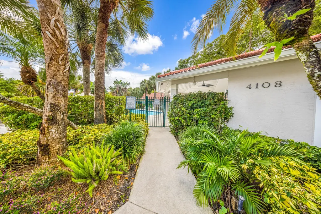 4106 Carriage Drive Pompano Beach FL 33069