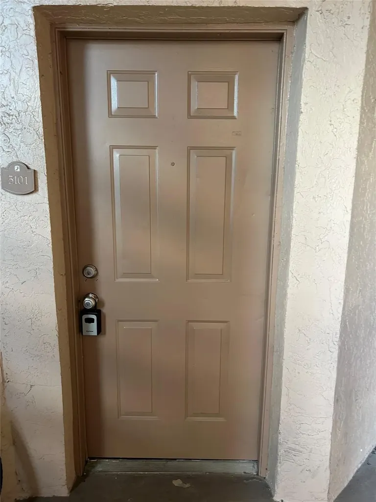 2866 S University Drive Davie FL 33328