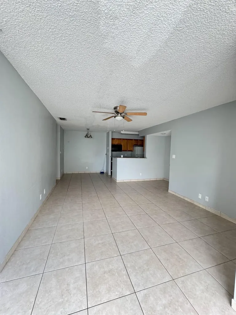 2866 S University Drive Davie FL 33328