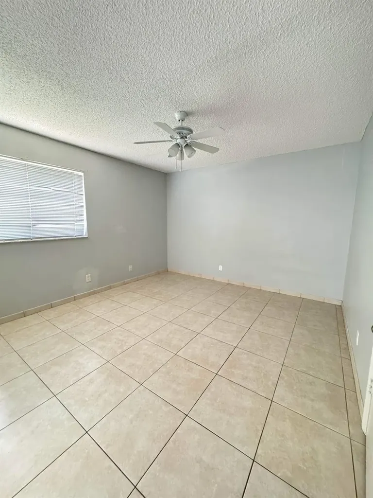 2866 S University Drive Davie FL 33328