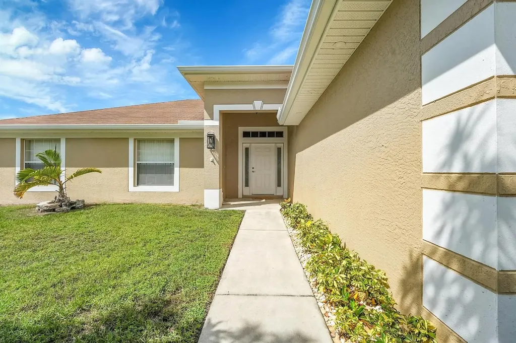 886 SE Proctor Lane Port St Lucie FL 34983