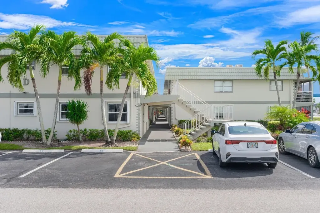 189 Brittany D Delray Beach FL 33446
