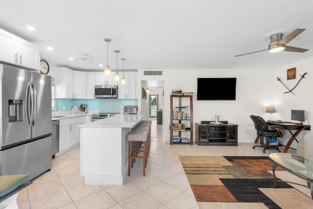 189 Brittany D Delray Beach FL 33446