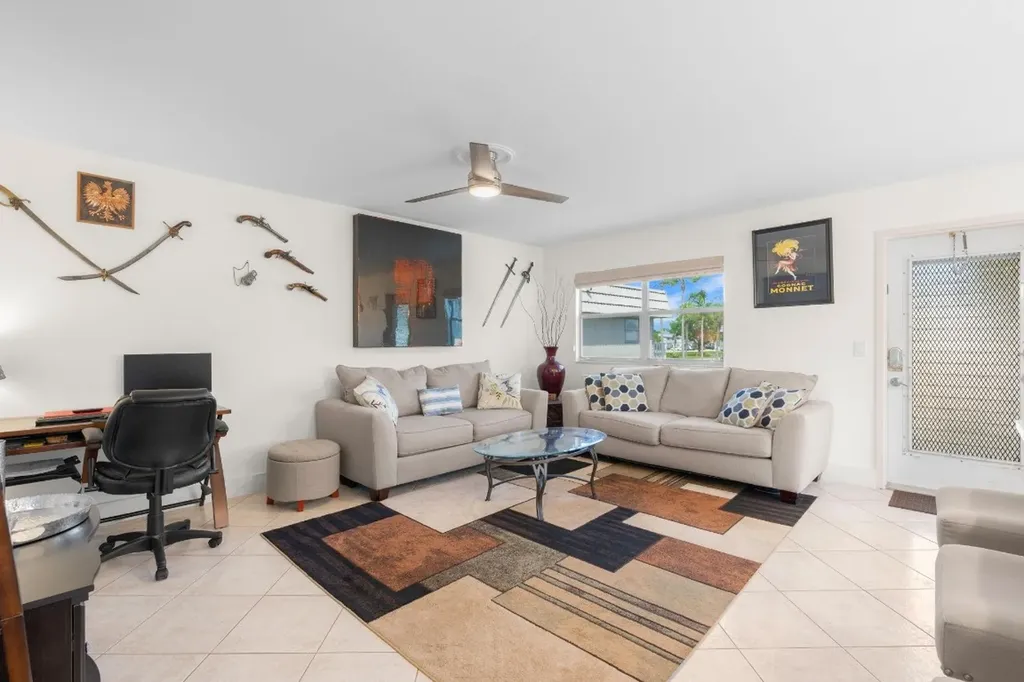 189 Brittany D Delray Beach FL 33446