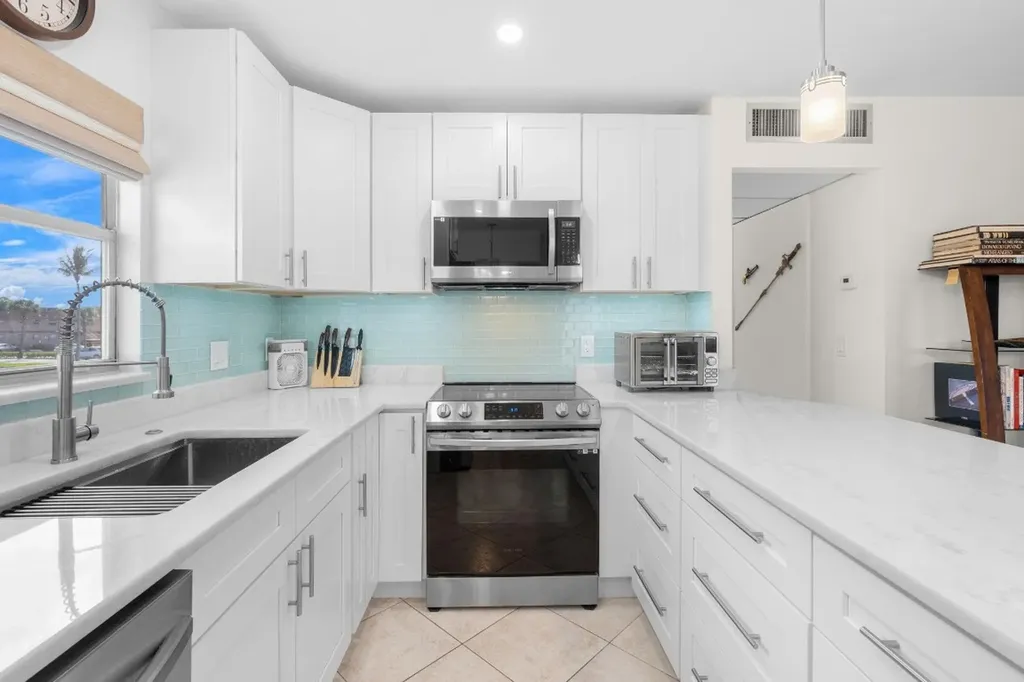 189 Brittany D Delray Beach FL 33446