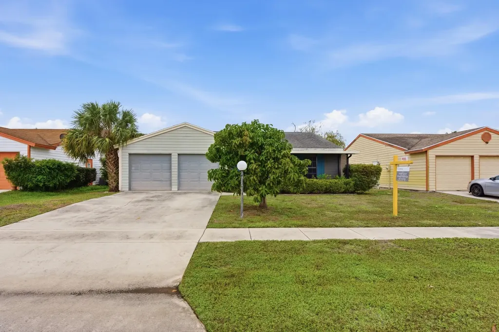 5067 Canal Circle E Lake Worth FL 33467