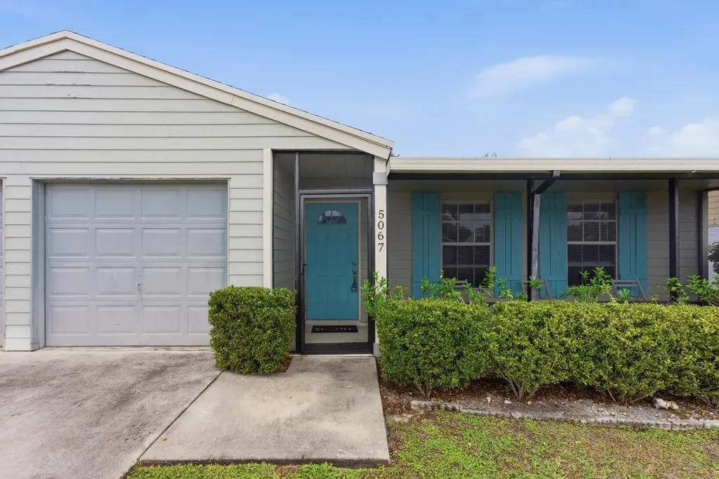 5067 Canal Circle E Lake Worth FL 33467