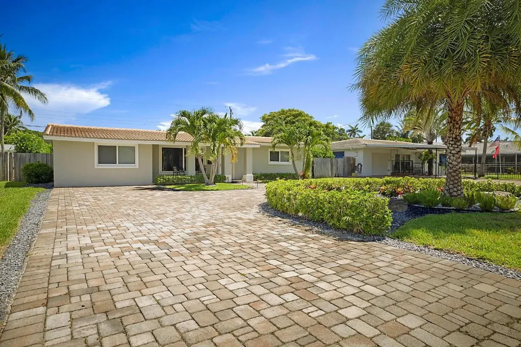 2445 SE 7th Street Pompano Beach FL 33062