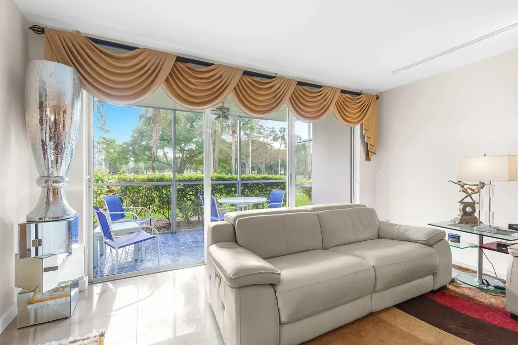 3800 Oaks Clubhouse Drive Pompano Beach FL 33069