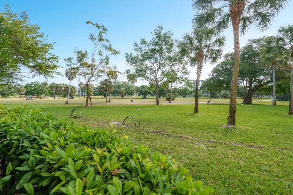 3800 Oaks Clubhouse Drive Pompano Beach FL 33069