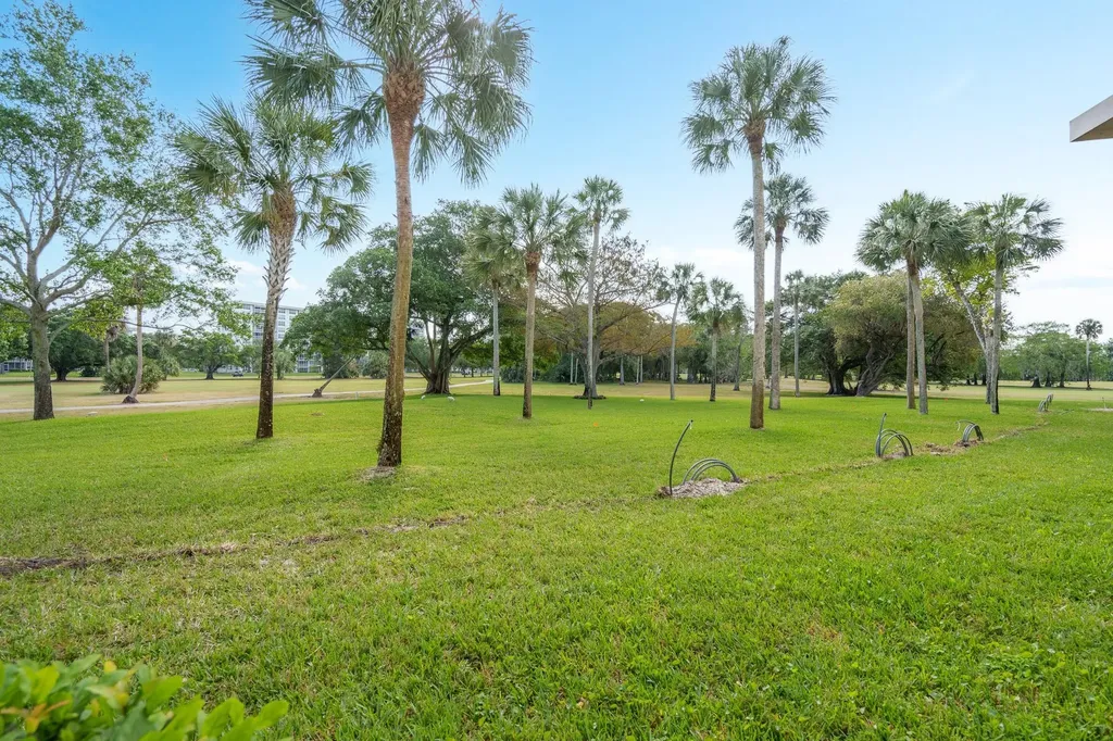 3800 Oaks Clubhouse Drive Pompano Beach FL 33069