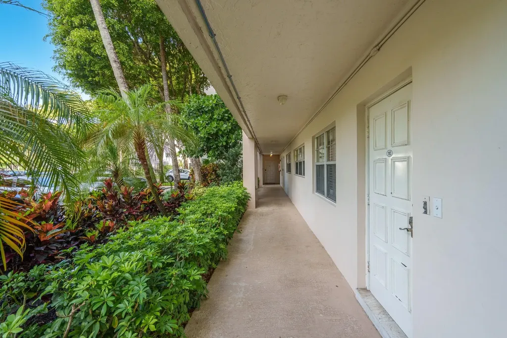 3800 Oaks Clubhouse Drive Pompano Beach FL 33069