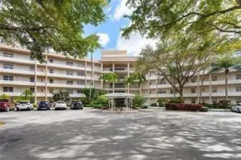 3800 Oaks Clubhouse Drive Pompano Beach FL 33069