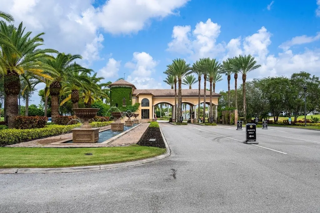 17844 Scarsdale Way Boca Raton FL 33496