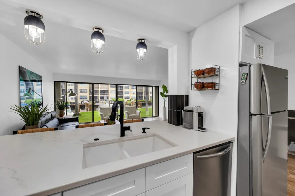 1100 SE 5th Court Pompano Beach FL 33060