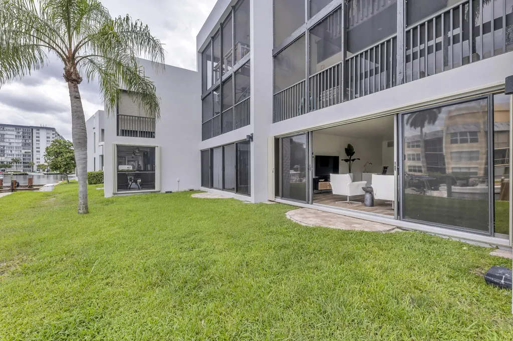 1100 SE 5th Court Pompano Beach FL 33060