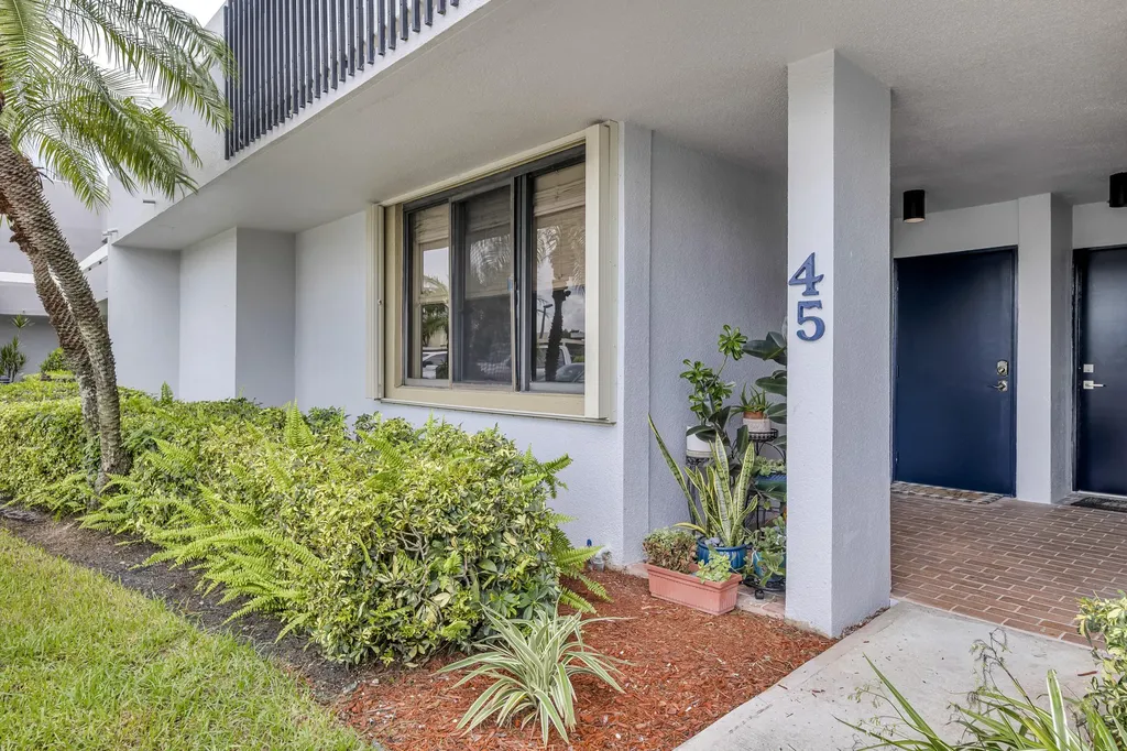 1100 SE 5th Court Pompano Beach FL 33060