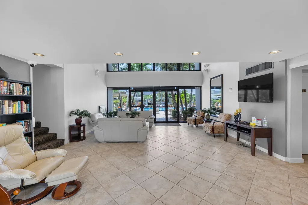 1100 SE 5th Court Pompano Beach FL 33060
