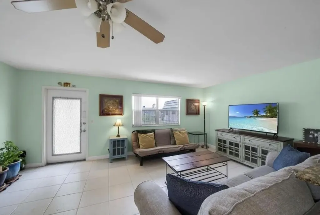223 Flanders Delray Beach FL 33484