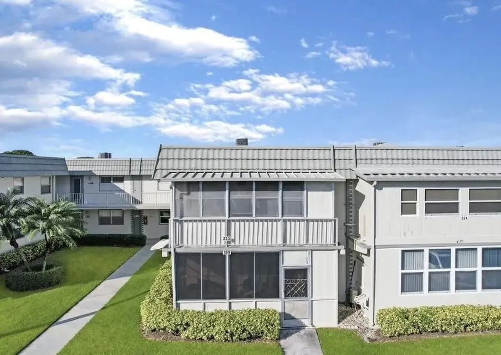 223 Flanders Delray Beach FL 33484