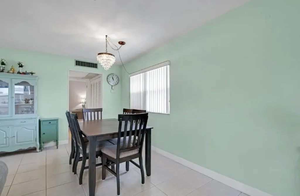 223 Flanders Delray Beach FL 33484