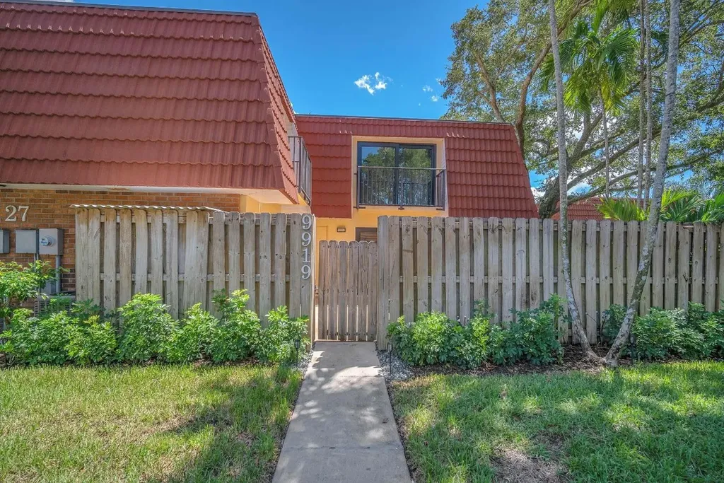 9919 NW 6th Court Plantation FL 33324