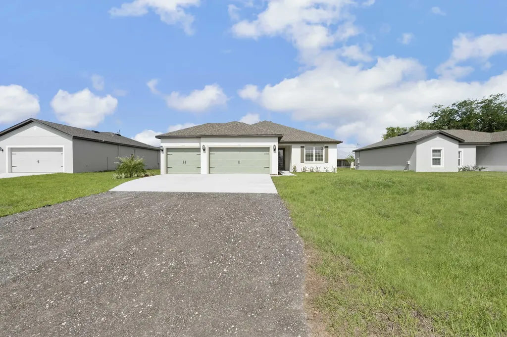 2583 SW Chestnut Lane Port St Lucie FL 34953