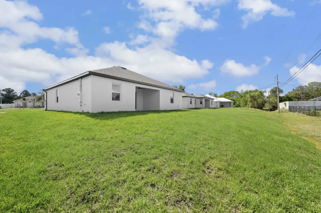 2583 SW Chestnut Lane Port St Lucie FL 34953