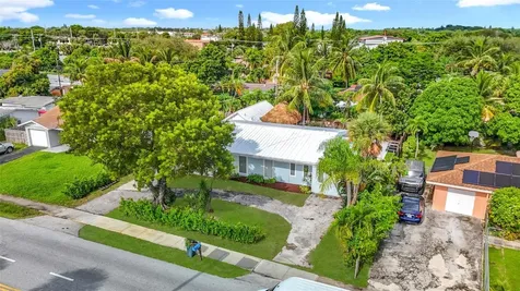 1317 S Broadway Lantana FL 33462
