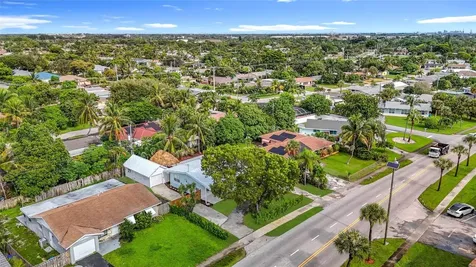 1317 S Broadway Lantana FL 33462