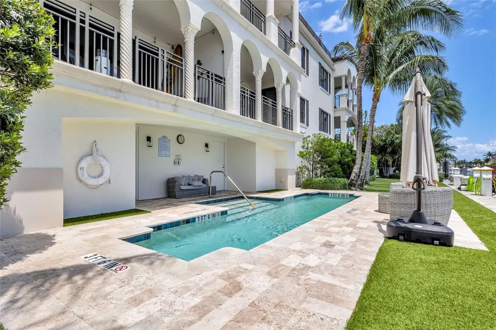 1532 SE 12th Street Fort Lauderdale FL 33316
