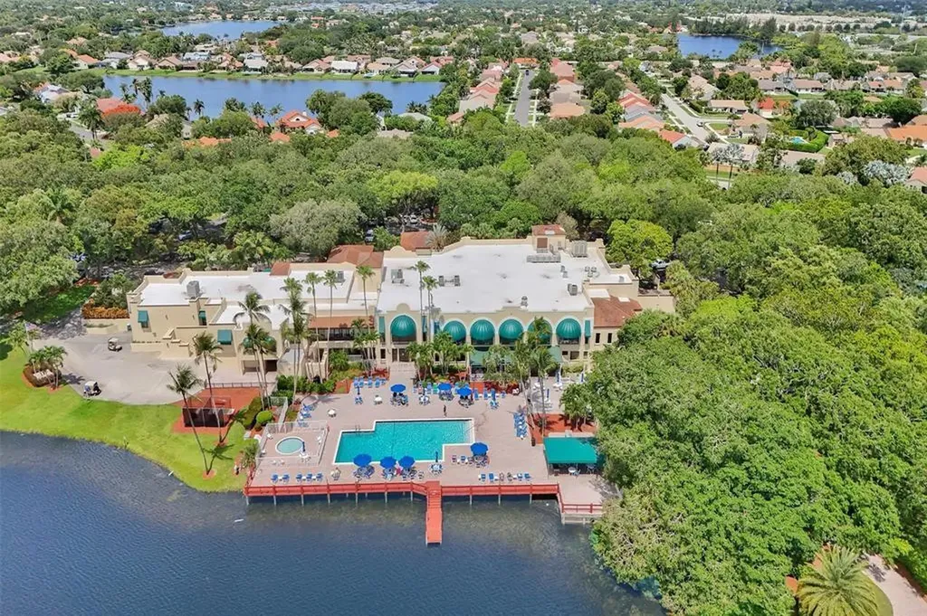 9480 Poinciana Place Davie FL 33324